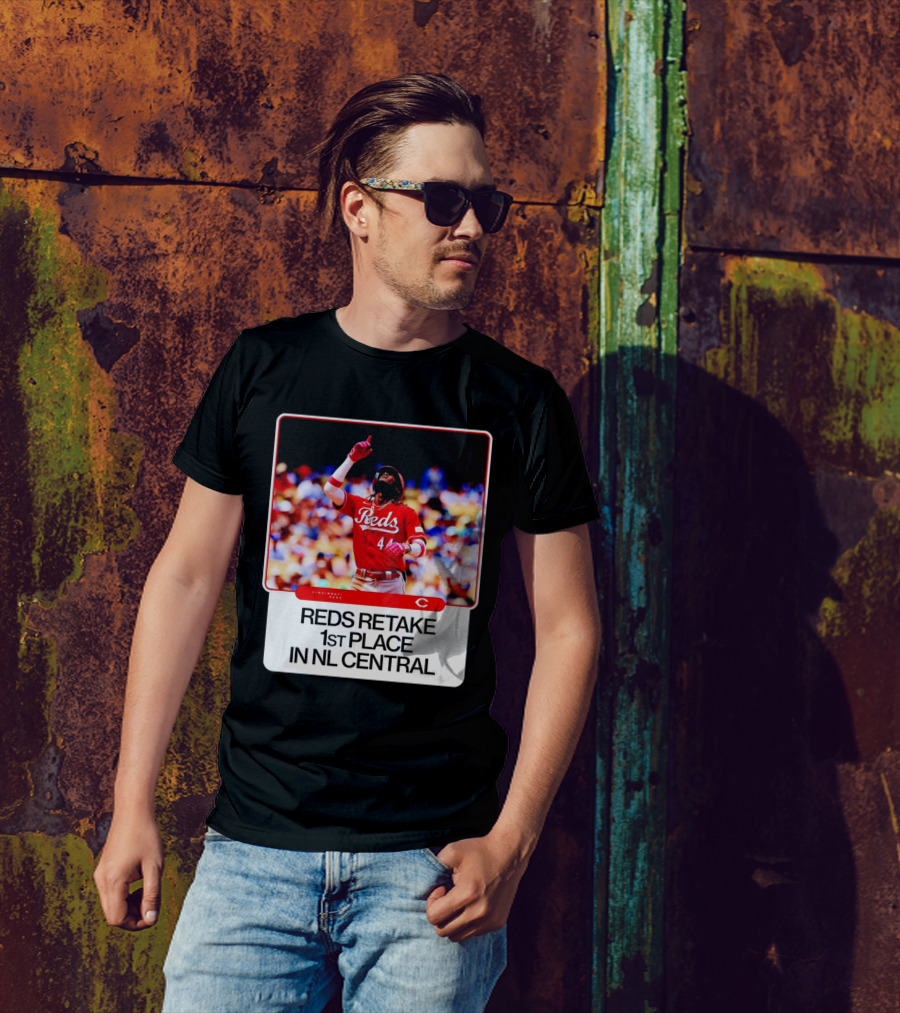 Cincinnati Reds Retake 1st Place In NL Central Elly De La Cruz T-Shirt