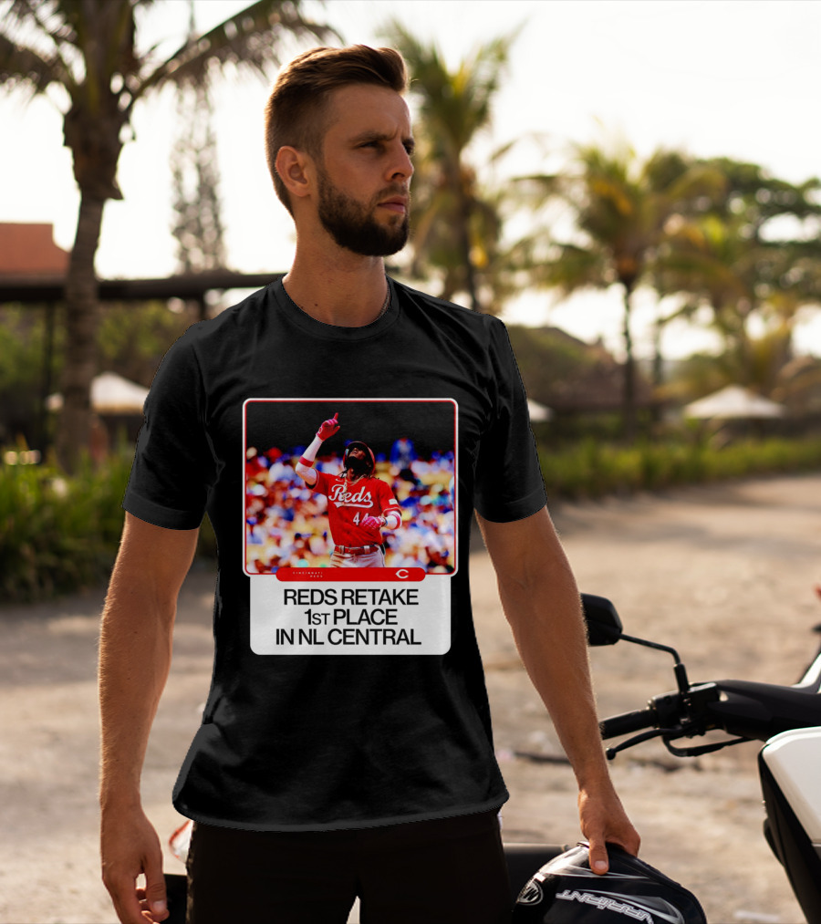 Cincinnati Reds Retake 1st Place In NL Central Elly De La Cruz T-Shirt