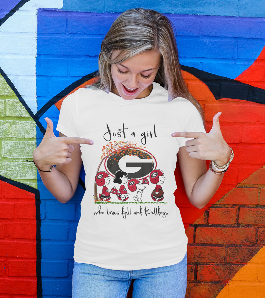 Just A Girl Who Loves Fall And Bulldogs Georgia Snoopy Football T-Shirt
