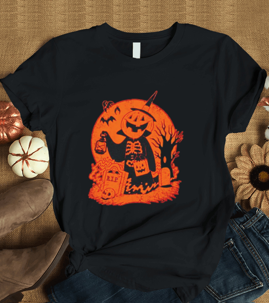 Vintage Spooky Halloween Jack-o'-Lantern Skeleton Moon Graveyard Lantern Bat Scene T-Shirt