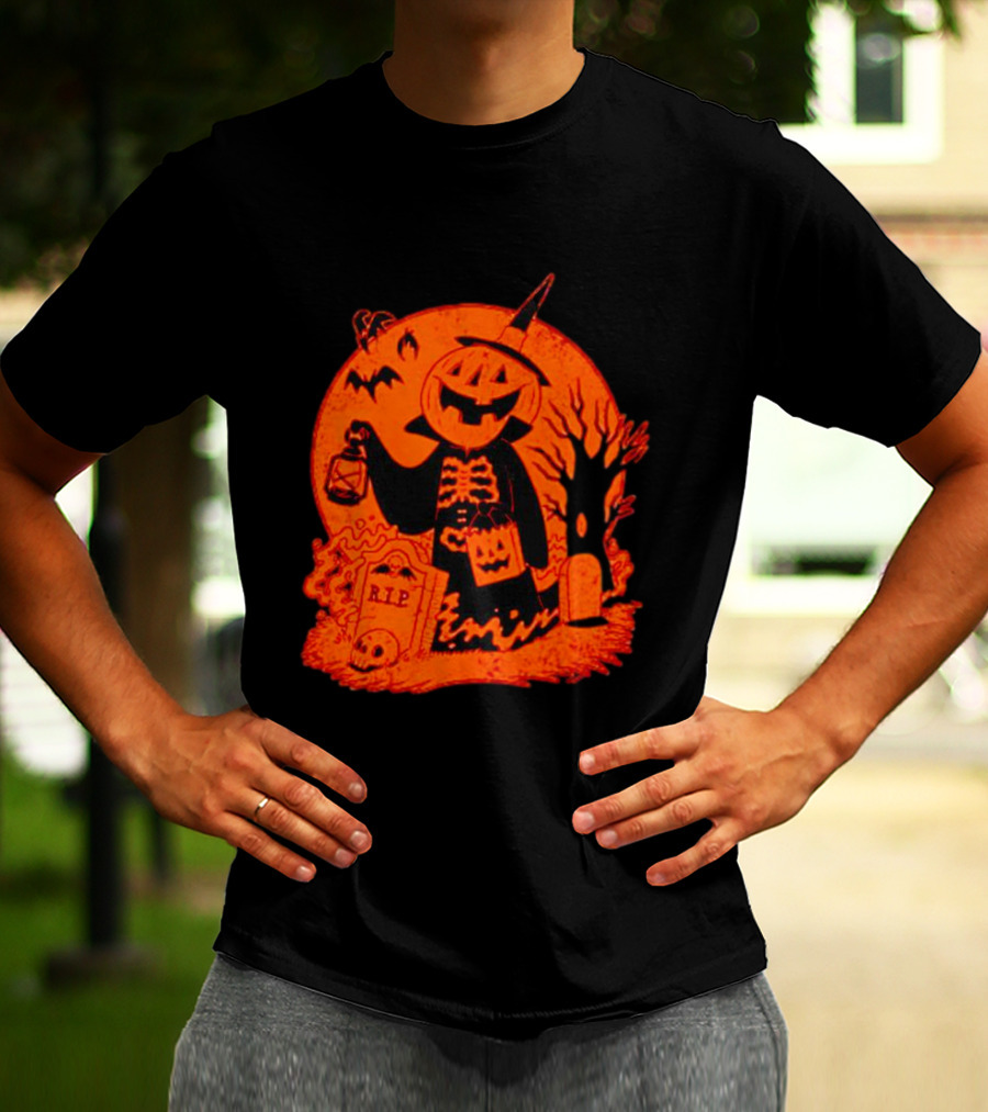 Vintage Spooky Halloween Jack-o'-Lantern Skeleton Moon Graveyard Lantern Bat Scene T-Shirt