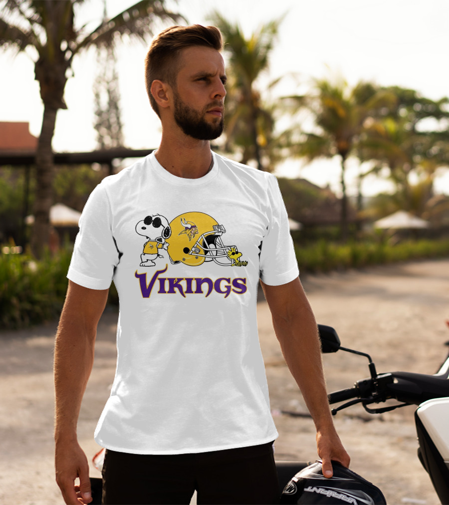 Minnesota Vikings Snoopy Woodstock Helmet T-Shirt