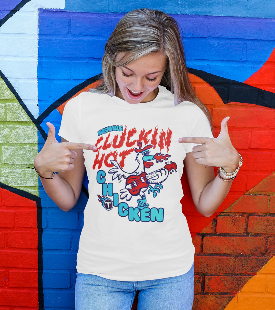 Nashville Cluckin Hot Chicken Tennessee Titans Guitar Rooster T-Shirt