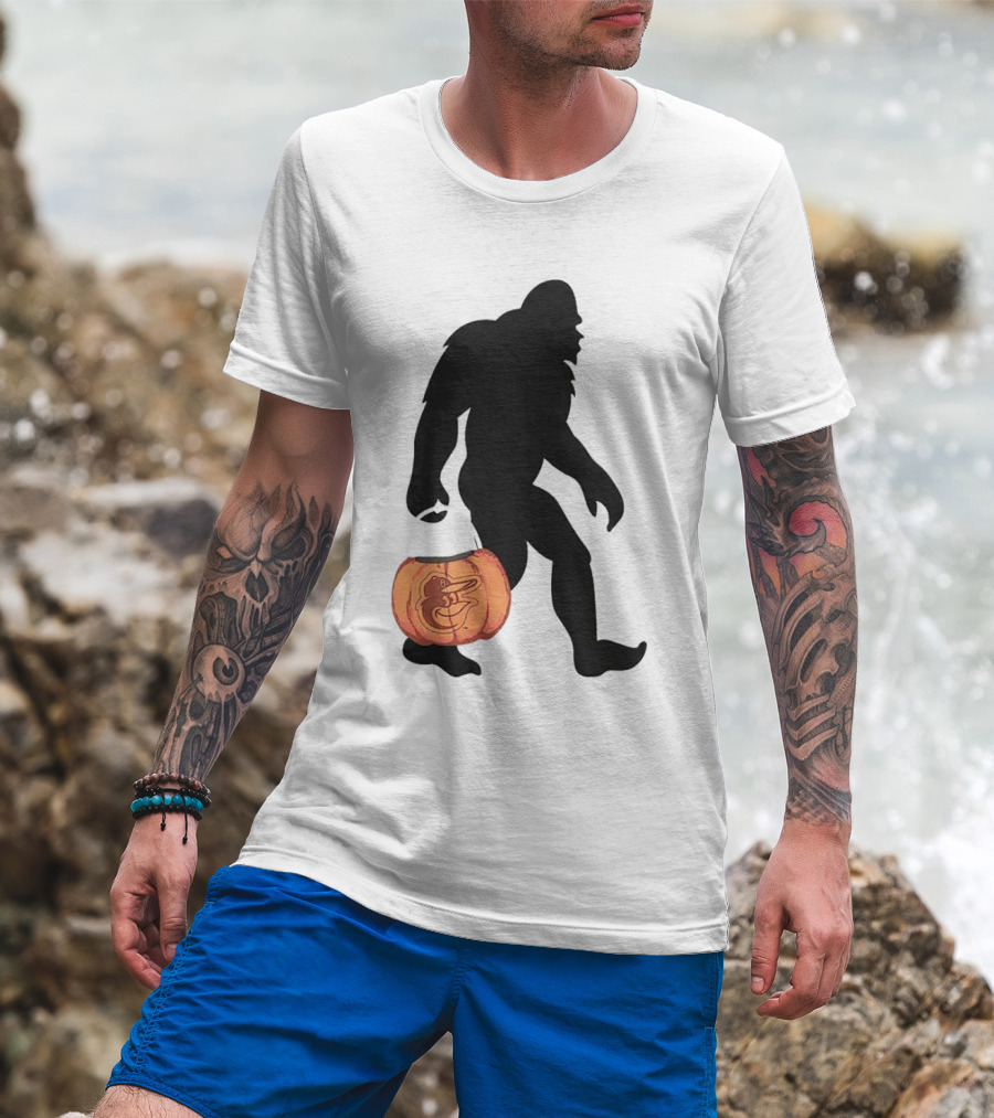 Baltimore Orioles Bigfoot Carrying Pumpkin Halloween T-Shirt