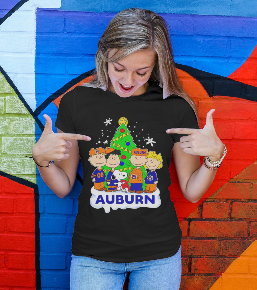 Peanuts Auburn Tigers Christmas Tree Charlie Brown Snoopy Lucy Linus T-Shirt