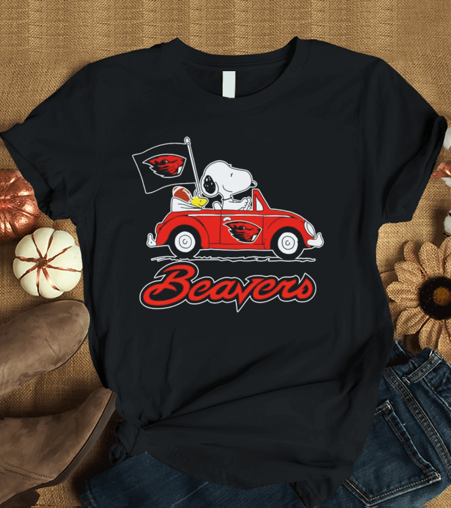 Snoopy Driving Oregon Beavers Football Car With Flag T-Shirt
