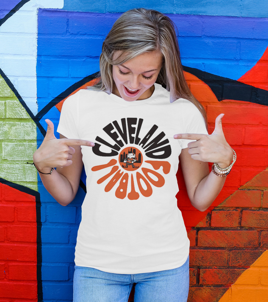 Cleveland Browns Football Retro Logo With Elf And Skyline T-Shirt