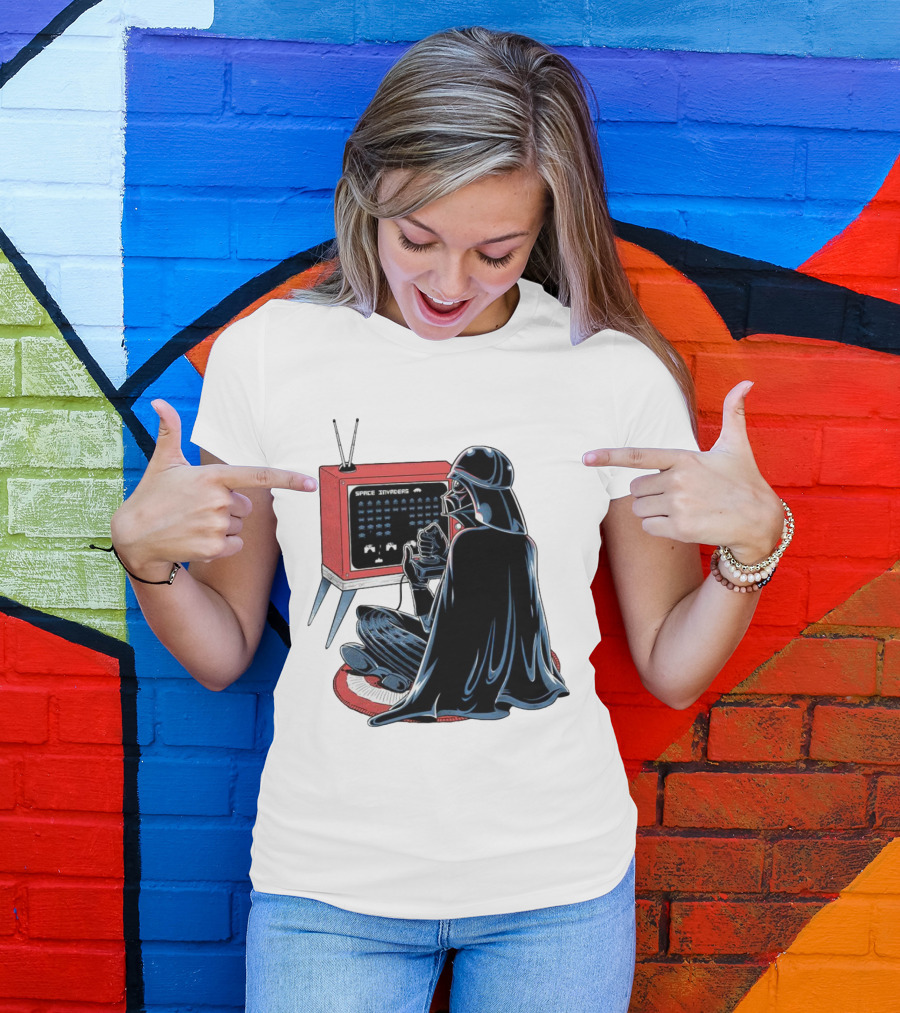 Nostalgic Darth Vader Playing Space Invaders On Retro TV T-Shirt