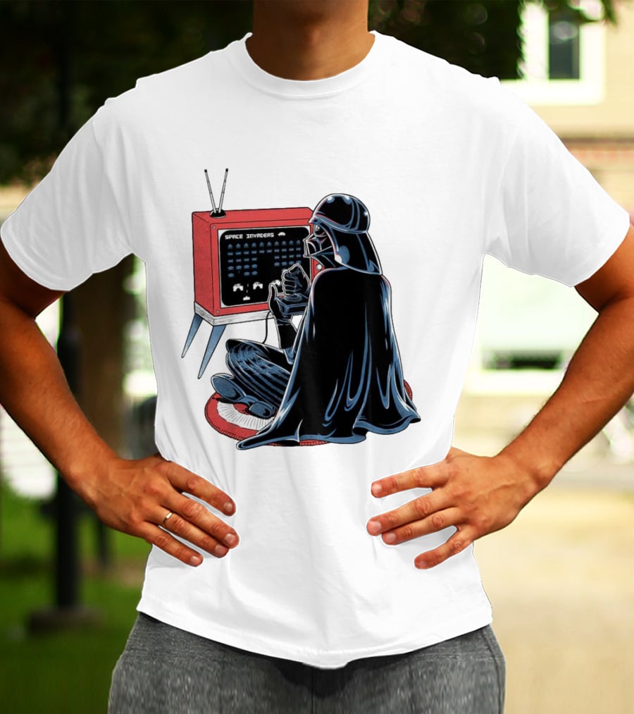 Nostalgic Darth Vader Playing Space Invaders On Retro TV T-Shirt