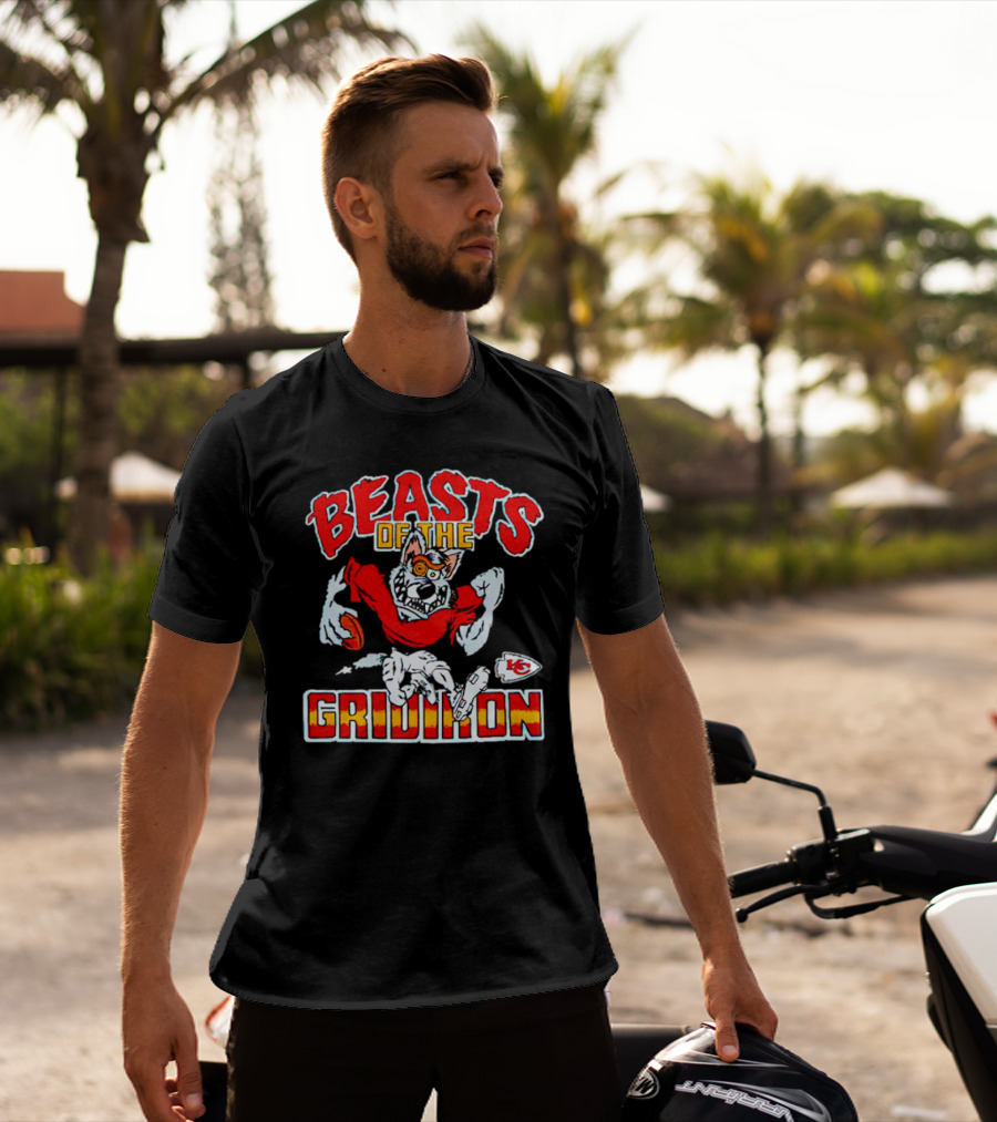 Beasts Of The Gridiron Kansas City Chiefs Wolf Football T-Shirt