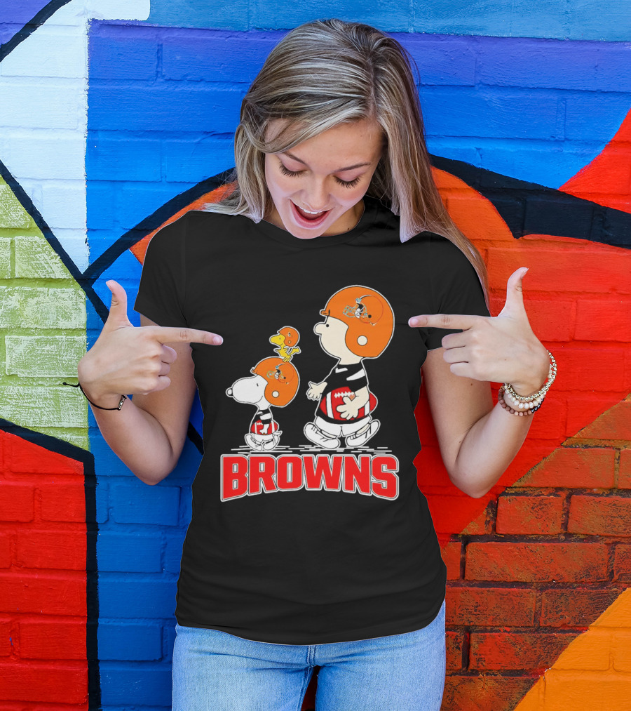 Browns Snoopy Charlie Brown Woodstock Football Helmets T-Shirt