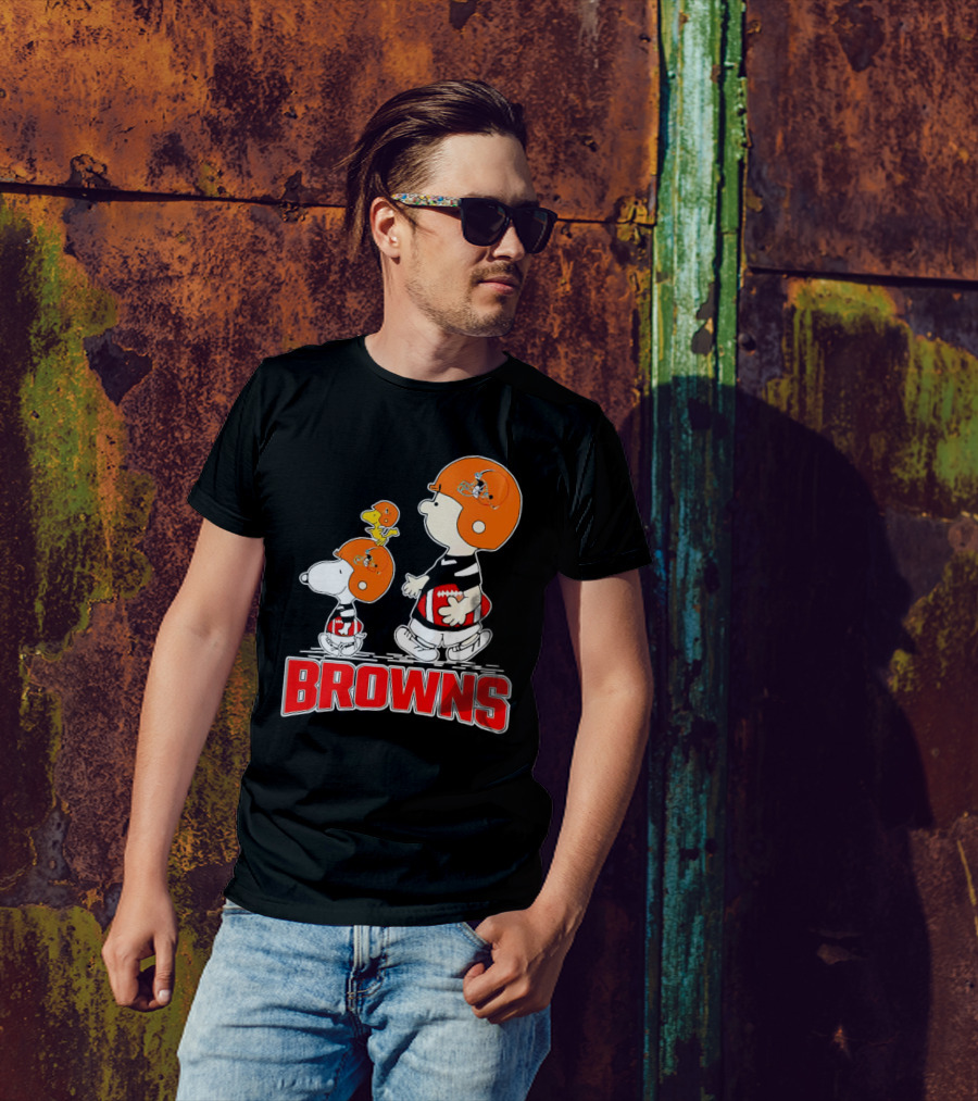 Browns Snoopy Charlie Brown Woodstock Football Helmets T-Shirt