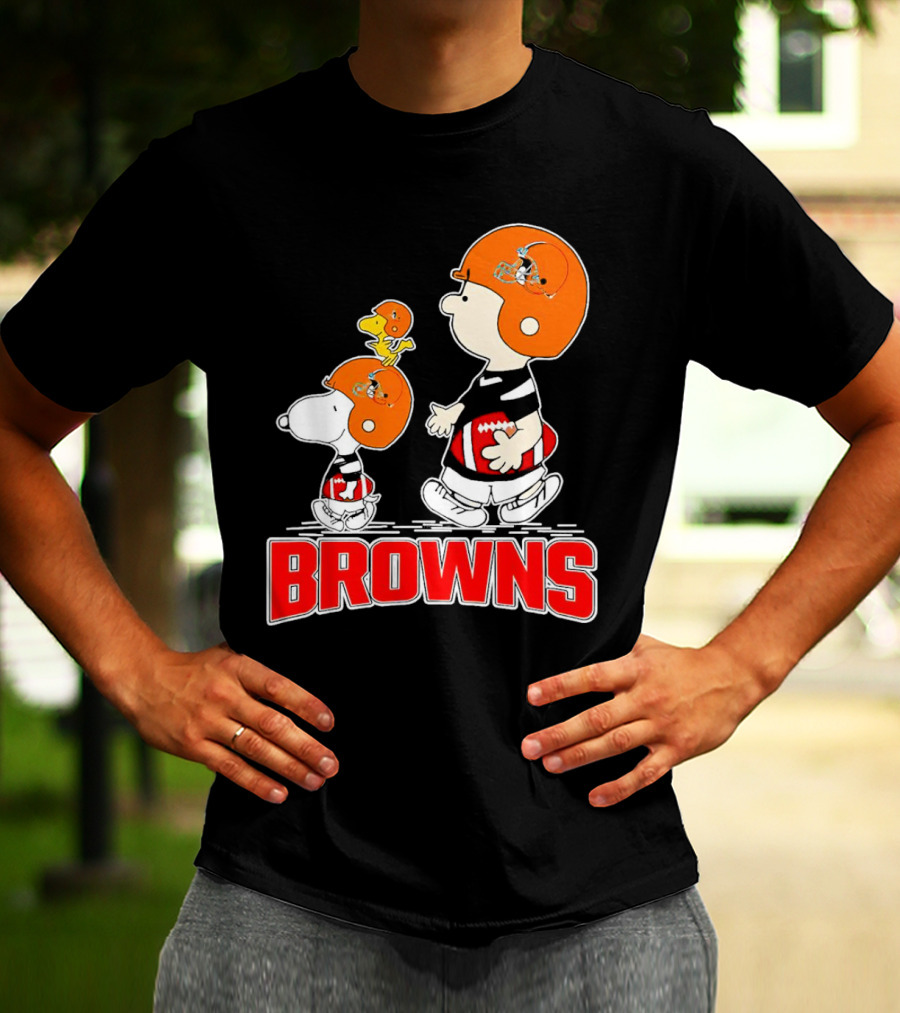 Browns Snoopy Charlie Brown Woodstock Football Helmets T-Shirt