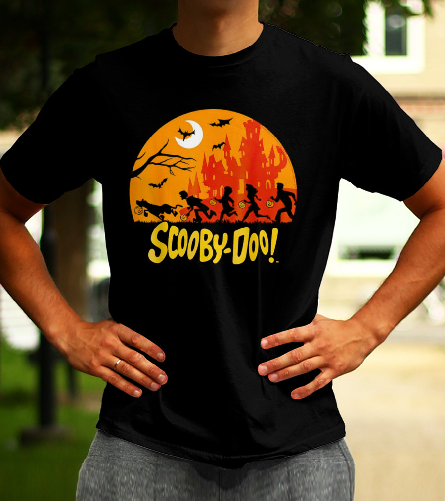 Scooby-Doo Halloween Run With Haunted Castle And Bats T-Shirt