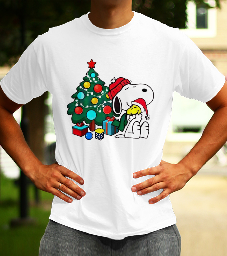 Peanuts Snoopy With Woodstock And Christmas Tree And Gifts T-Shirt