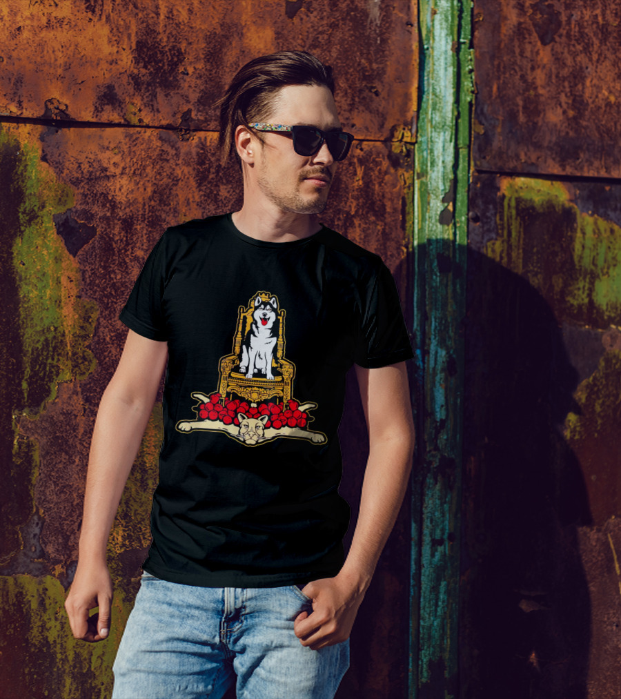 Washington Huskies King Of The Apple Throne With Cougar Rug T-Shirt