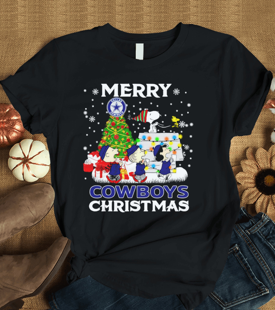 Merry Dallas Cowboys Peanuts Characters Christmas T-Shirt