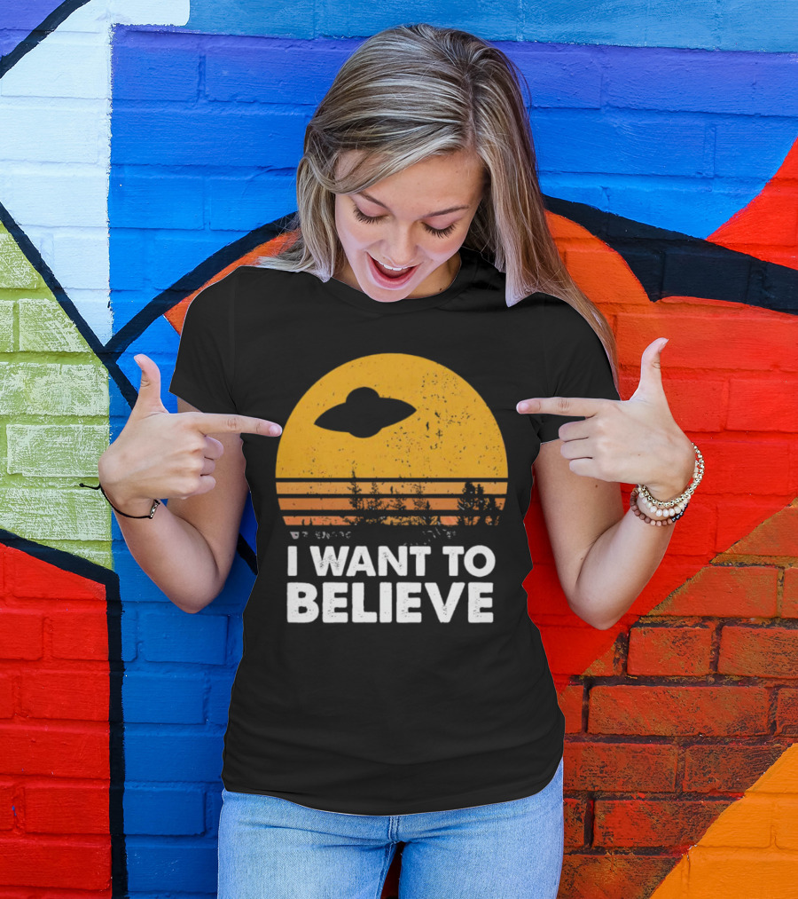 I Want To Believe Alien UFO Vintage Sunset T-Shirt