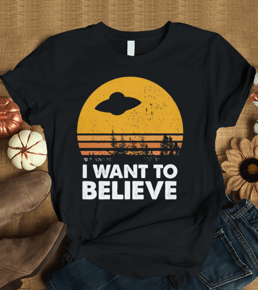 I Want To Believe Alien UFO Vintage Sunset T-Shirt