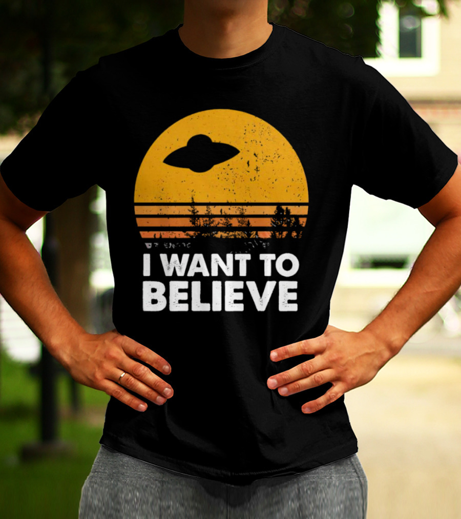 I Want To Believe Alien UFO Vintage Sunset T-Shirt