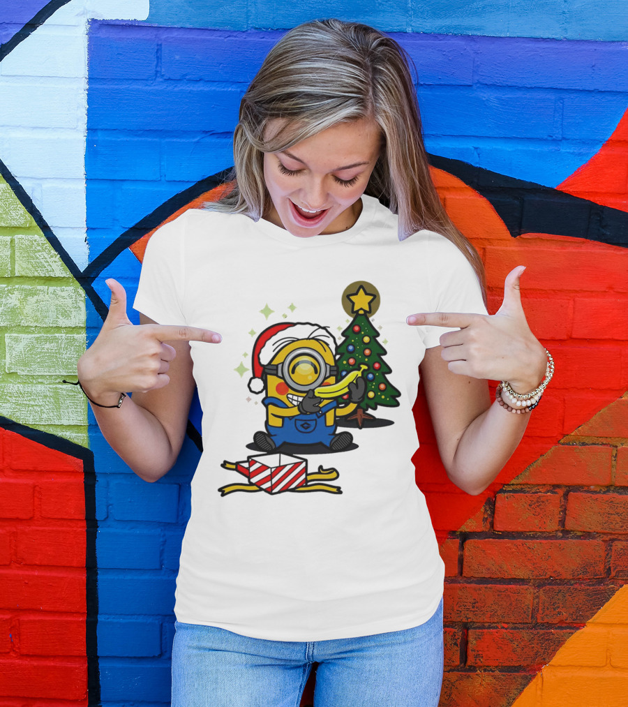 Minion Santa Hat With Banana Christmas Tree And Gift Box T-Shirt