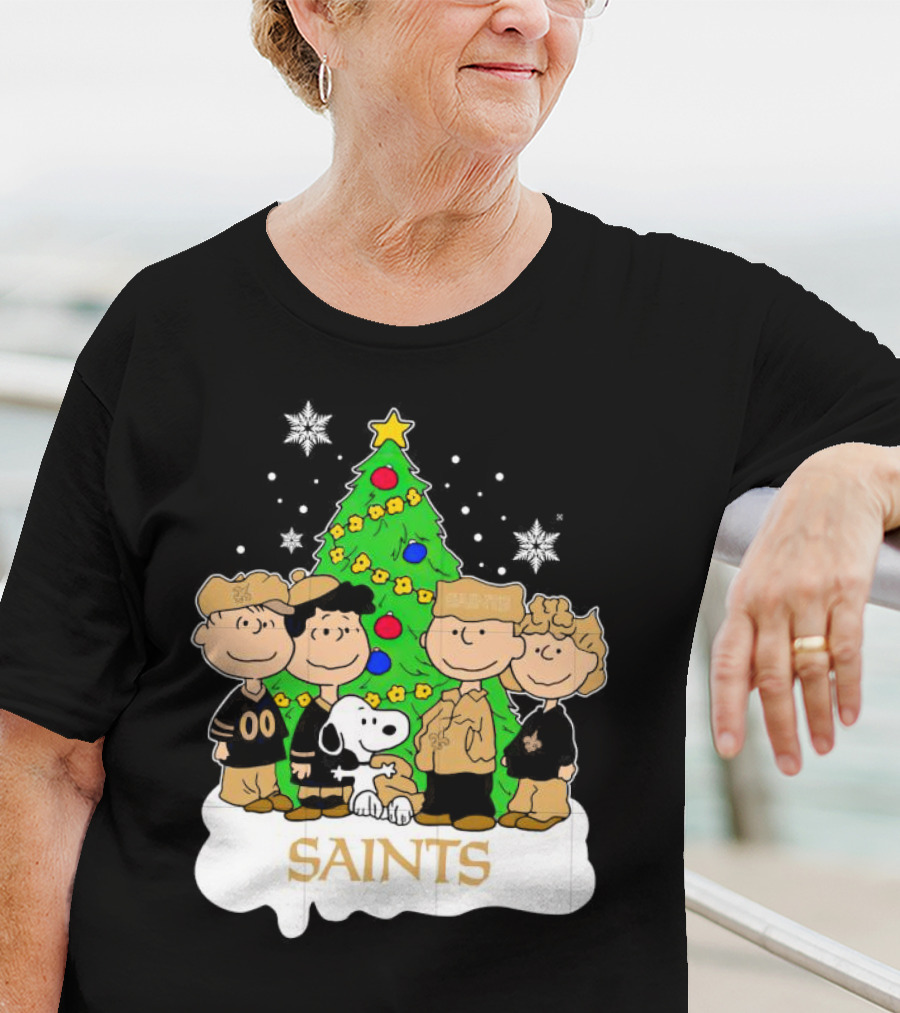 Peanuts Christmas New Orleans Saints Characters With Tree T-Shirt