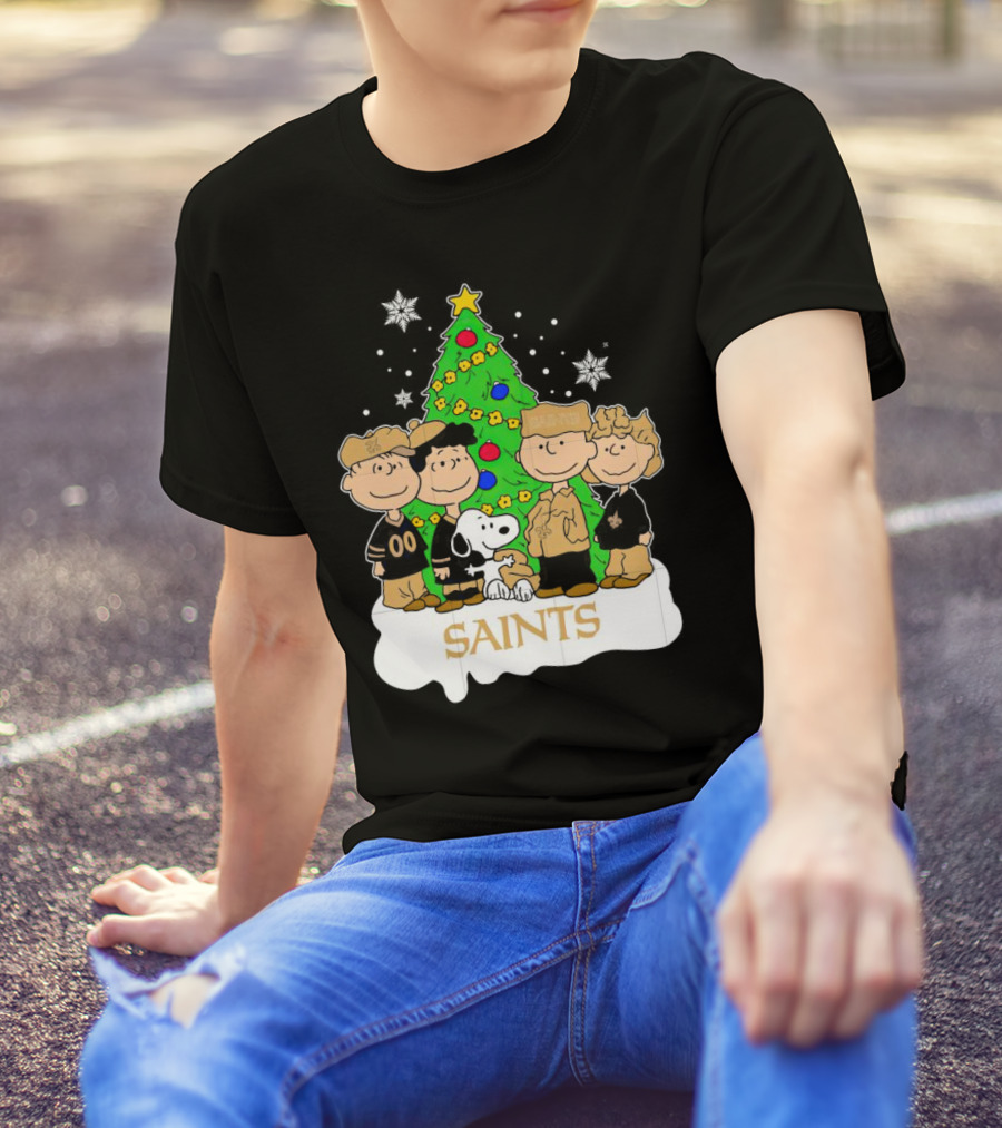 Peanuts Christmas New Orleans Saints Characters With Tree T-Shirt