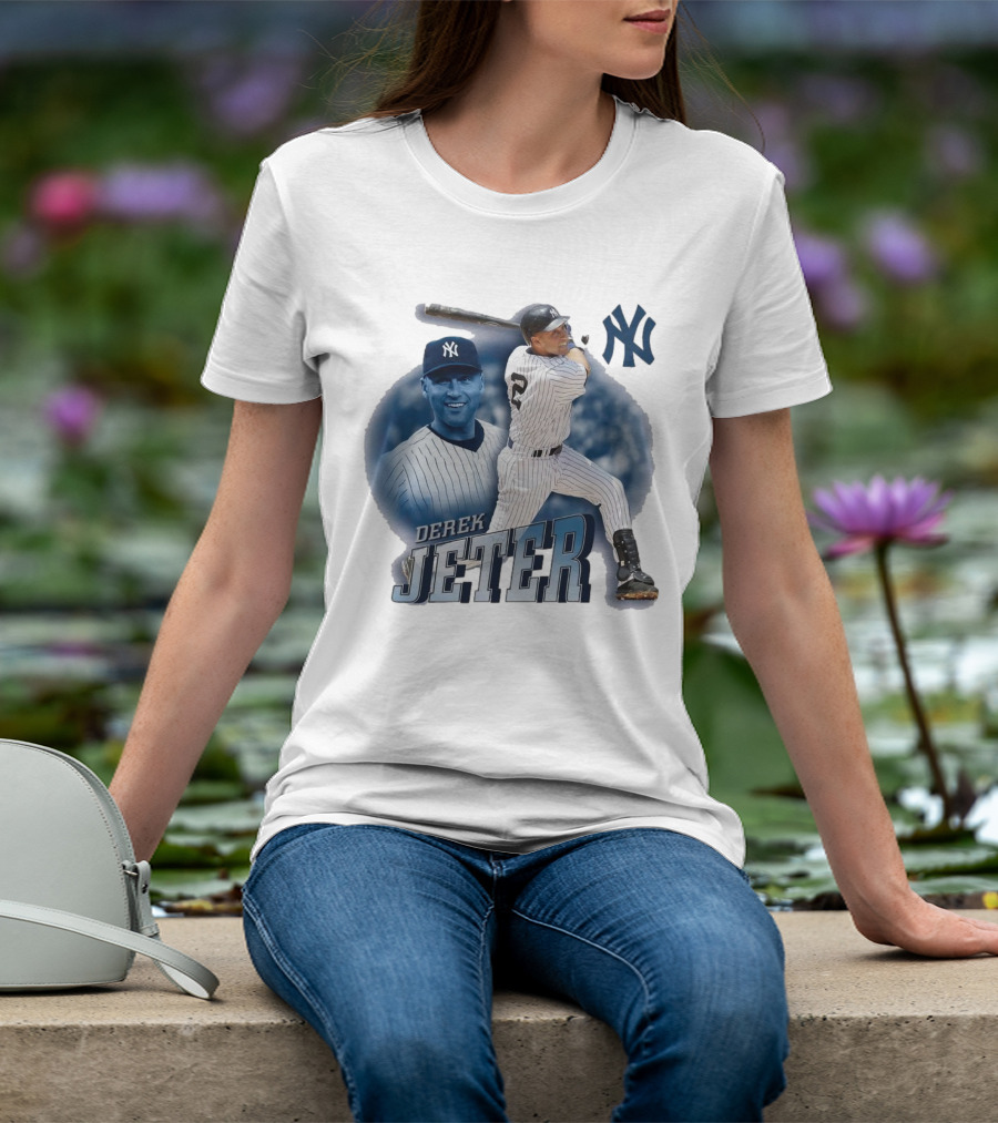 Derek Jeter New York Yankees Swing Baseball Legend T-Shirt
