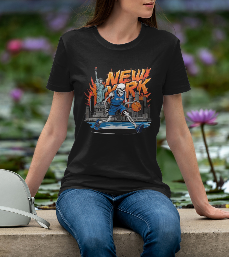 New York Knicks Skeleton Statue Basketball T-Shirt
