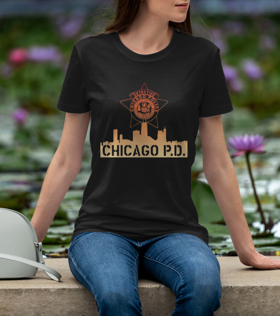 Chicago P.D. Detective Chicago Police Badge And City Skyline T-Shirt
