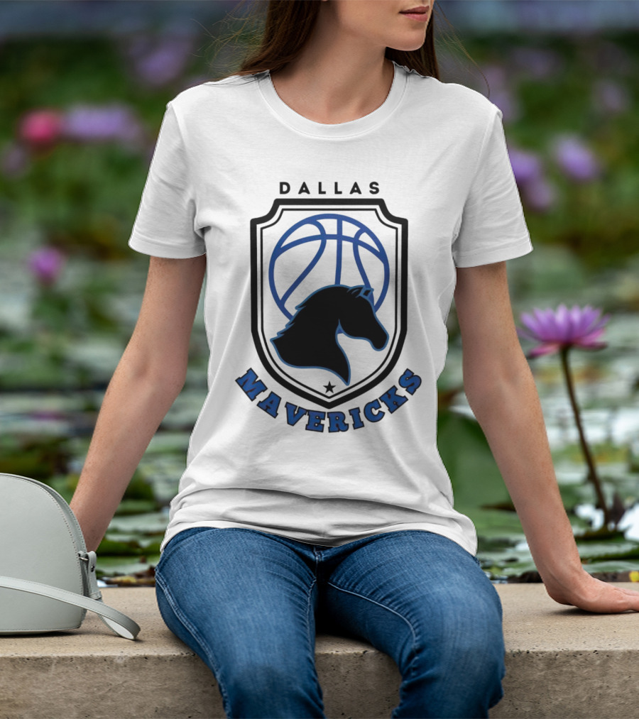 Dallas Mavericks Vintage NBA Basketball Logo Horse Emblem T-Shirt