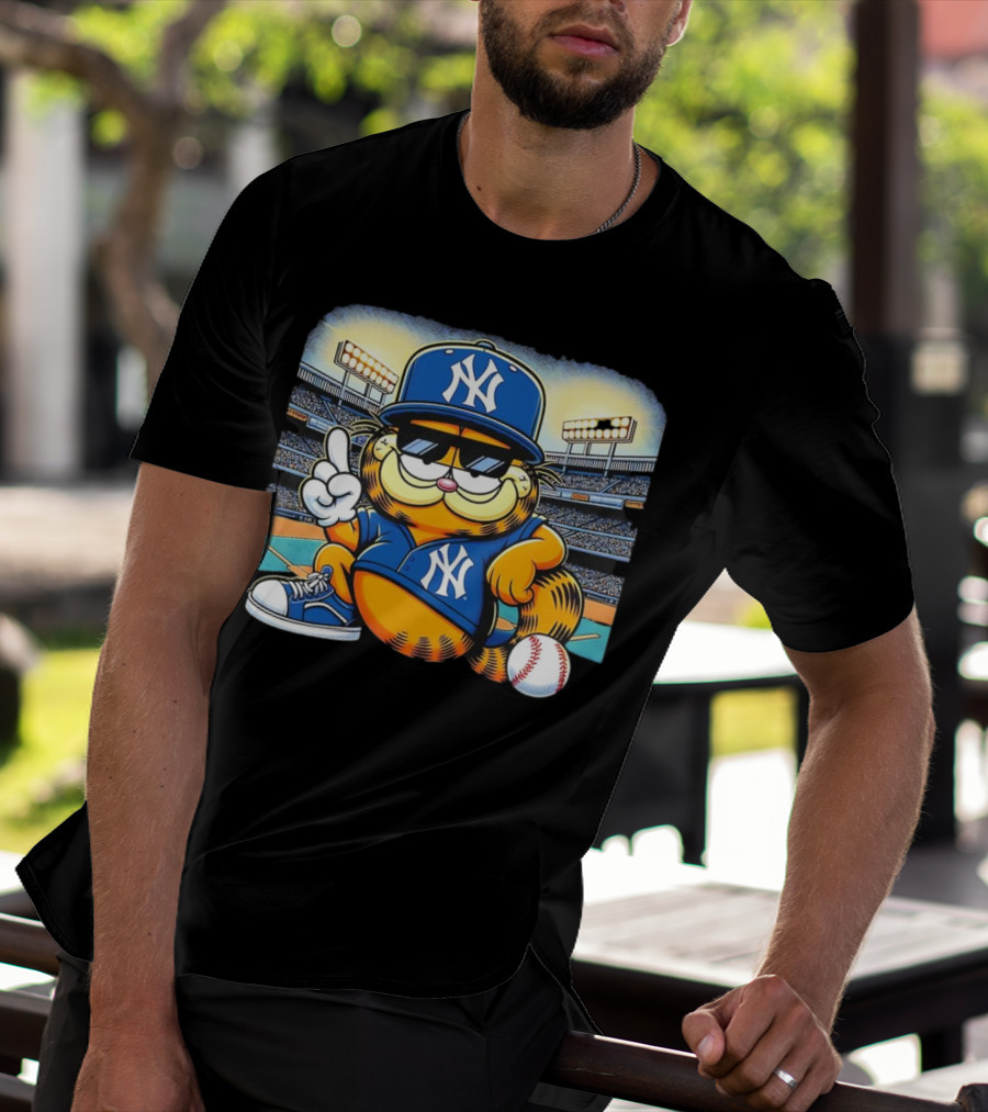 New York Yankees Baseball Garfield Cartoon Stadium Scene T-Shirt
