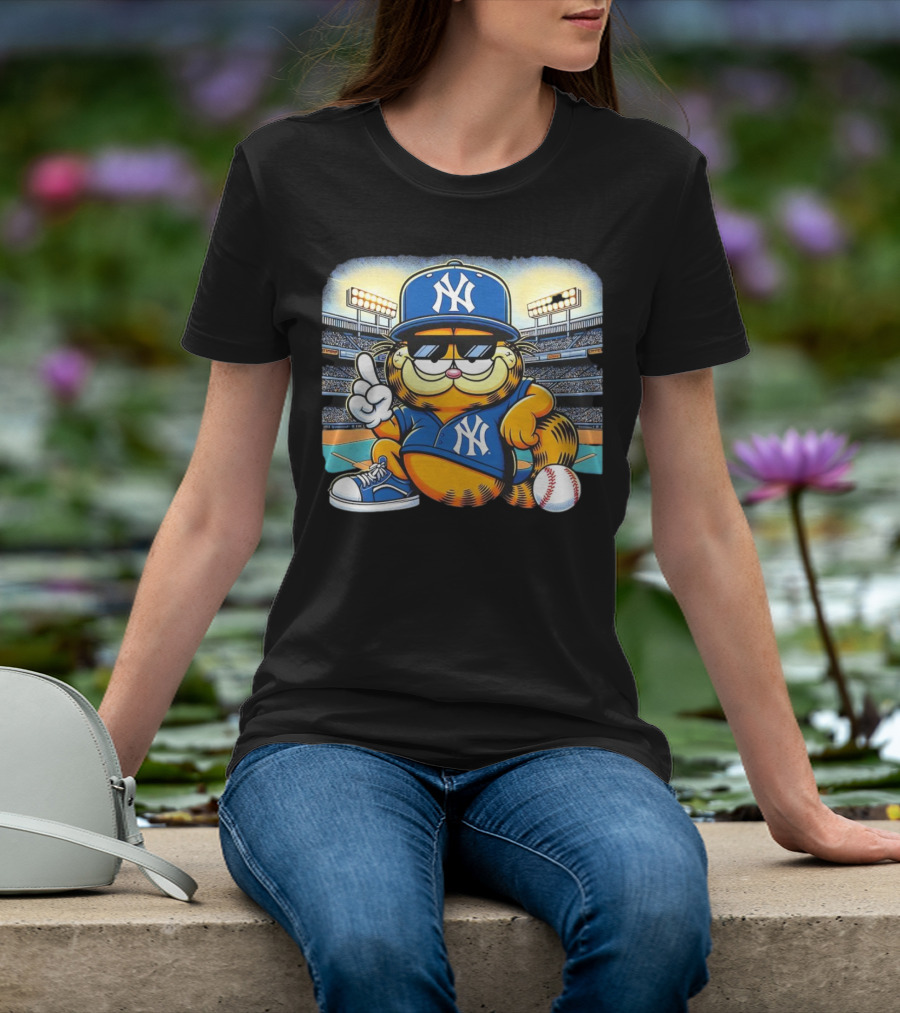 New York Yankees Baseball Garfield Cartoon Stadium Scene T-Shirt