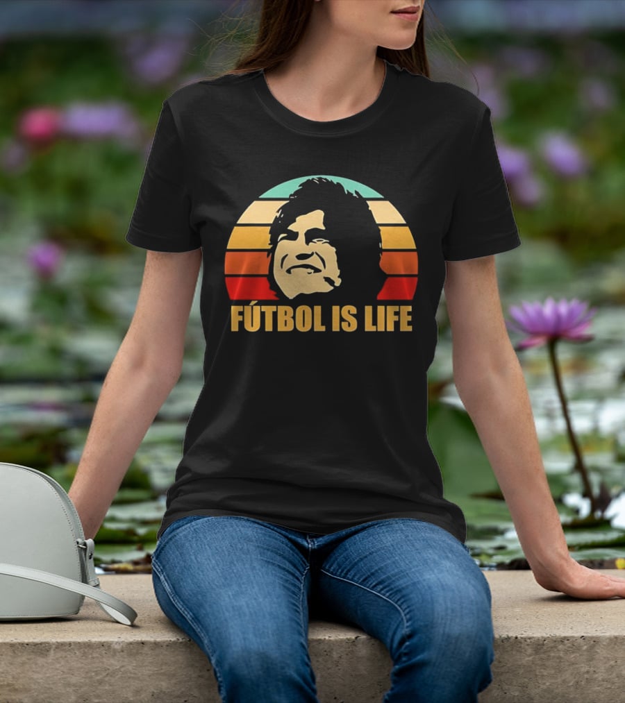 Fútbol Is Life Vintage Retro Sunset T-Shirt