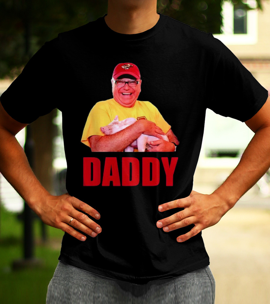 DADDY Hugging Pig Tim Walz Cap T-Shirt