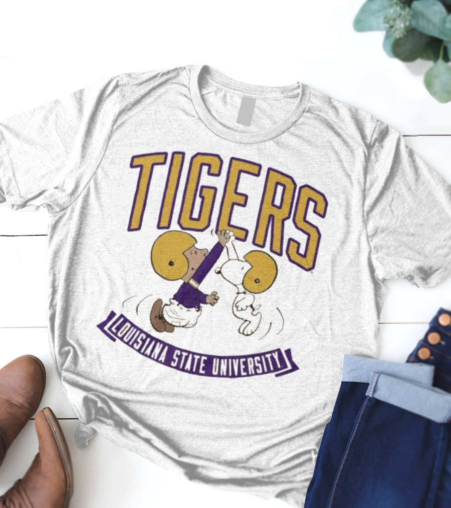 Charlie Brown And Snoopy High Five Louisiana State University Tigers T-Shirt