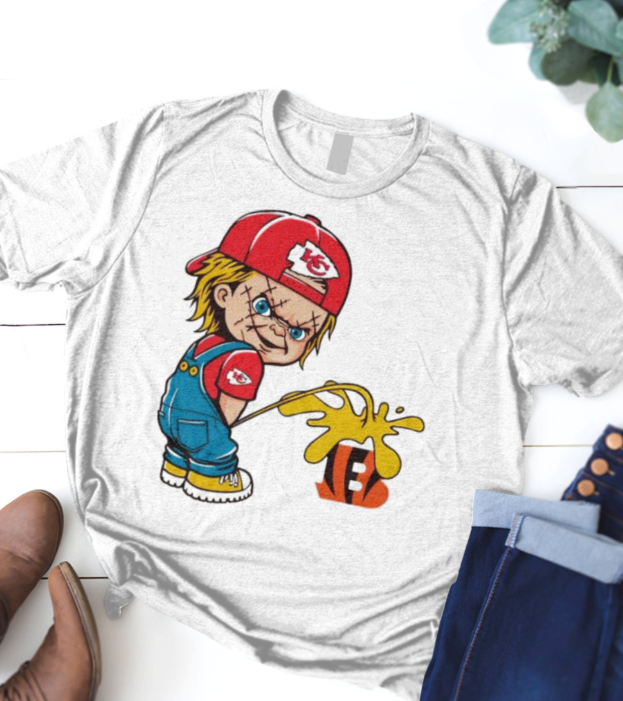 Kansas City Chiefs Chucky Pissing On Cincinnati Bengals T-Shirt