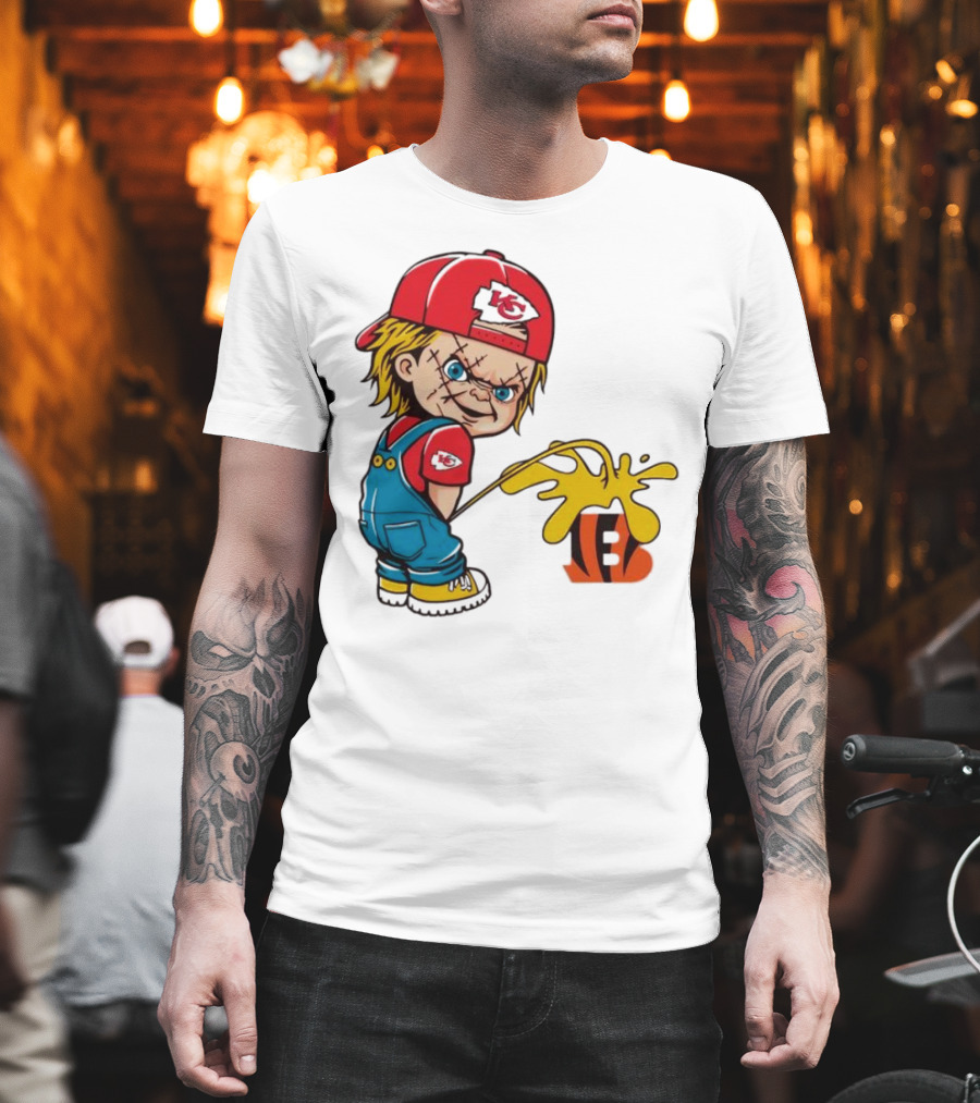 Kansas City Chiefs Chucky Pissing On Cincinnati Bengals T-Shirt