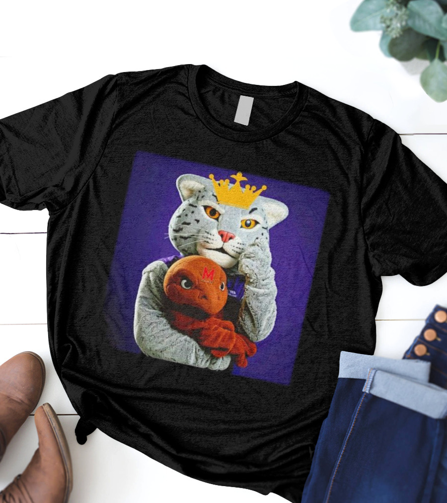 Turtles Beware King Willie Northwestern Wildcats Mascot Holds Terrapin Plush T-Shirt