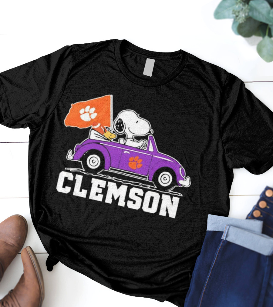 Snoopy And Woodstock In Purple Car With Clemson Flag T-Shirt