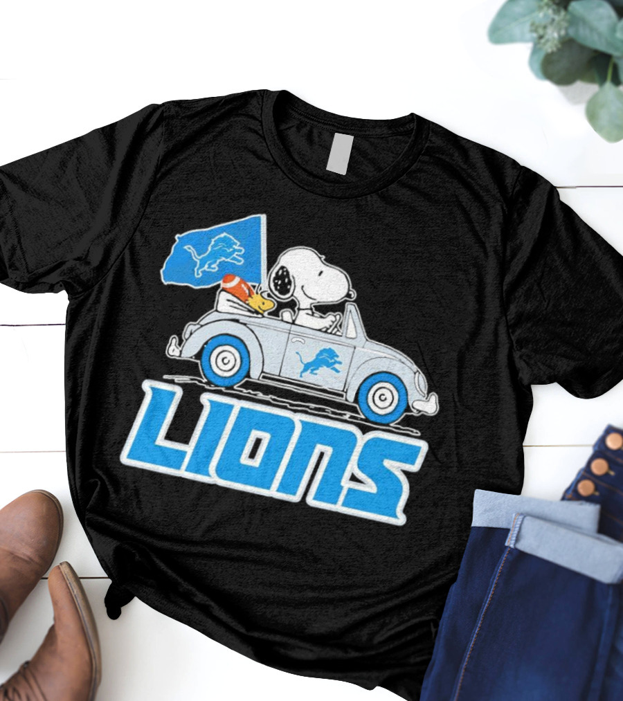 Snoopy And Woodstock In Car With Detroit Lions Flag T-Shirt
