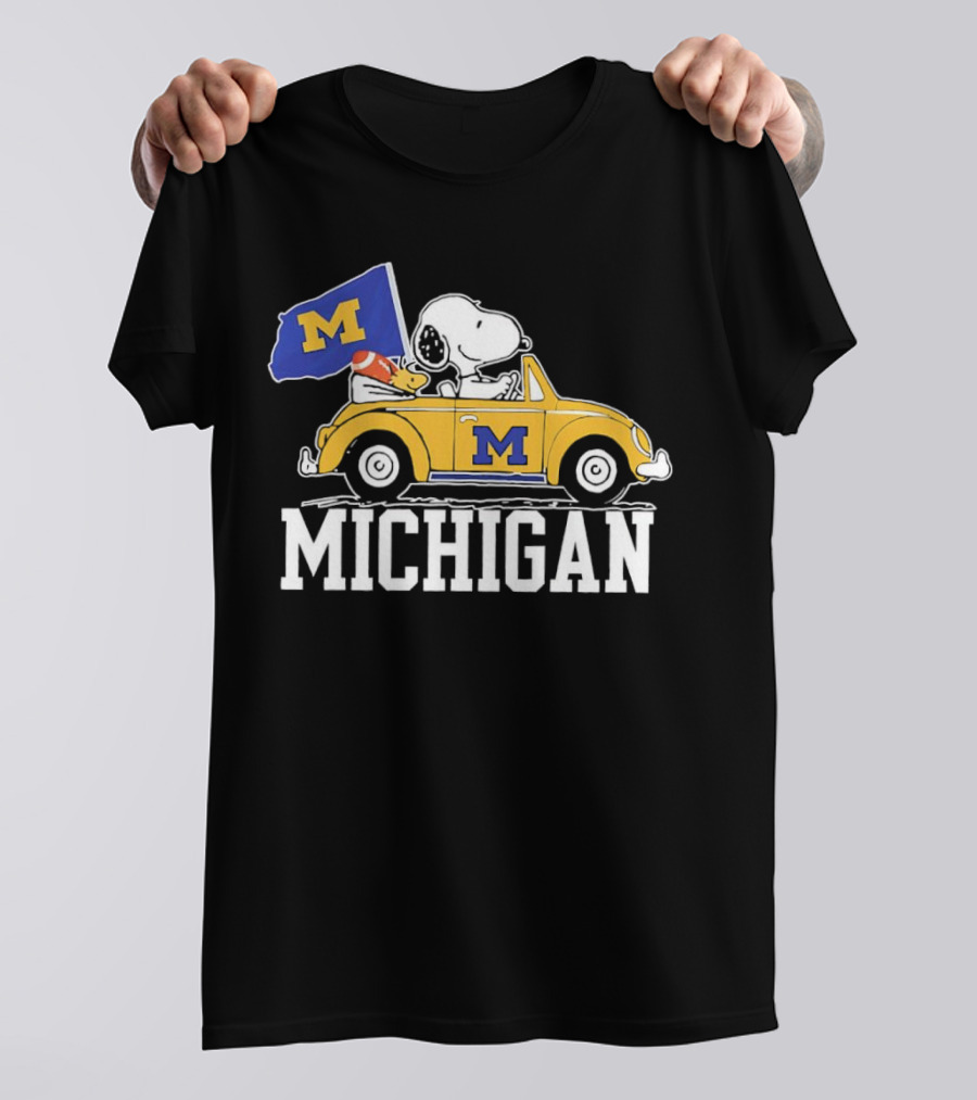 Snoopy And Woodstock Driving Car With Michigan Wolverines Flag T-Shirt