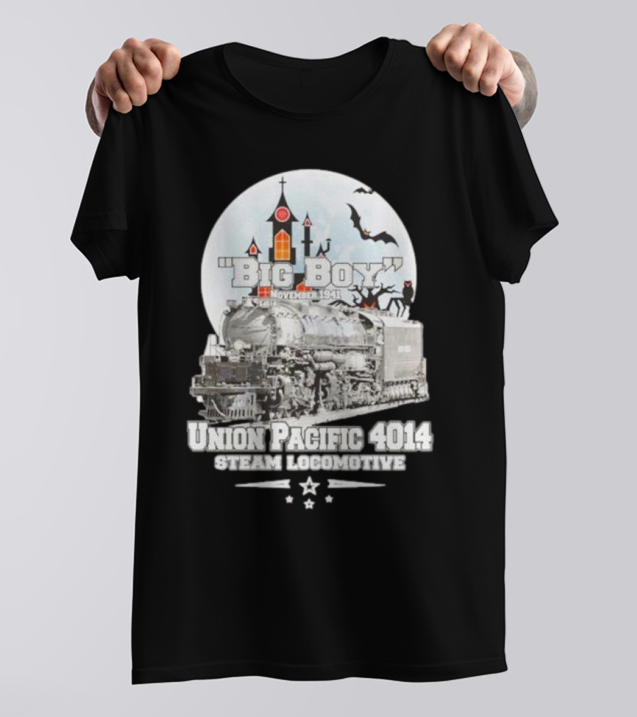 Big Boy Union Pacific 4014 Steam Locomotive November 1941 Haunted Castle And Bats T-Shirt