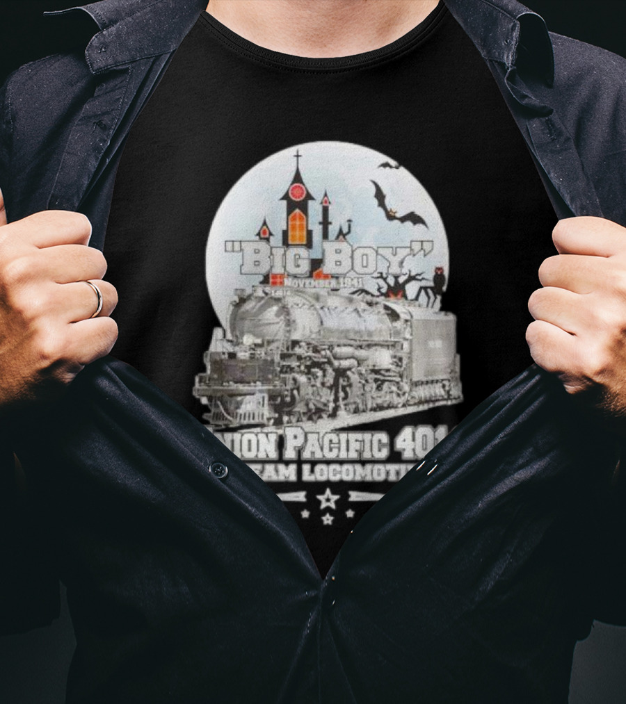 Big Boy Union Pacific 4014 Steam Locomotive November 1941 Haunted Castle And Bats T-Shirt