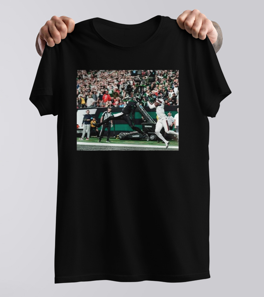 Garrett Wilson One-Handed Touchdown Catch Football Action T-Shirt