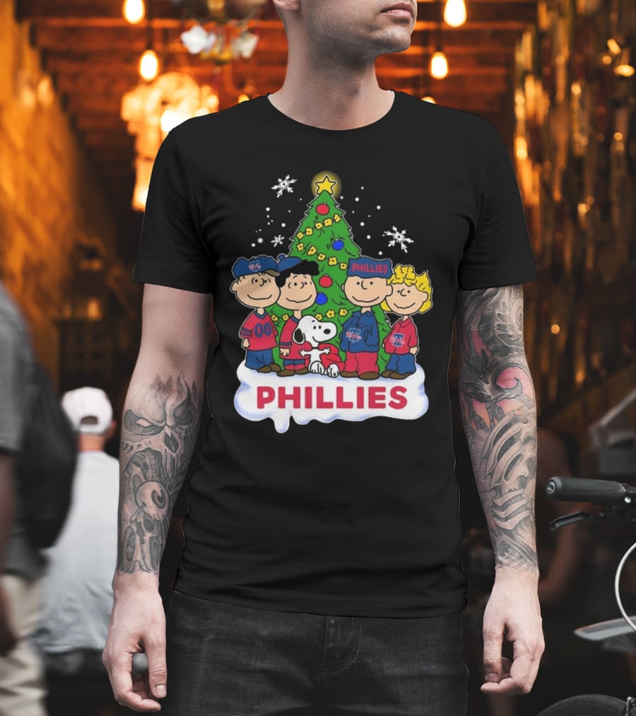 Philadelphia Phillies Snoopy Peanuts Christmas Tree T-Shirt