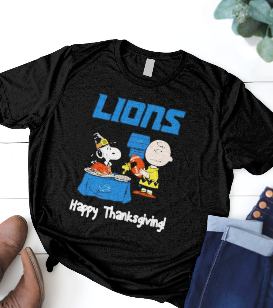 Lions Peanuts Charlie Brown Snoopy Happy Thanksgiving Football Feast T-Shirt