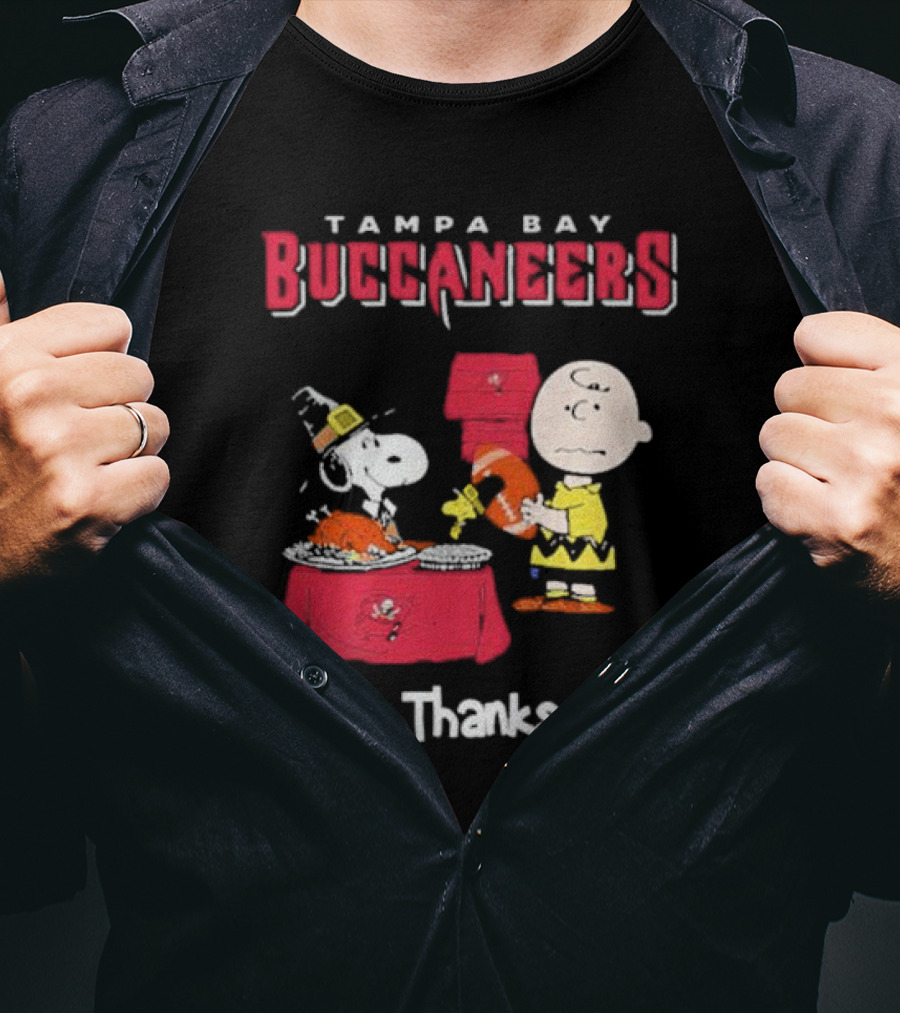 Tampa Bay Buccaneers Thanksgiving Charlie Brown And Snoopy Peanuts T-Shirt