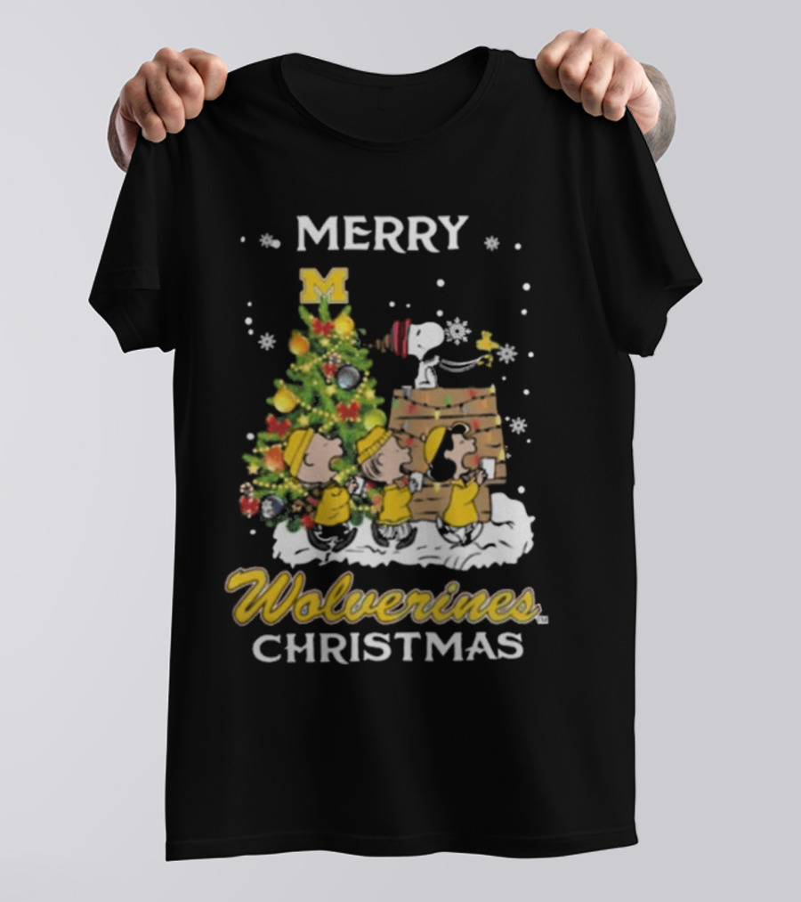 Merry Michigan Wolverines Snoopy And Friends Christmas T-Shirt