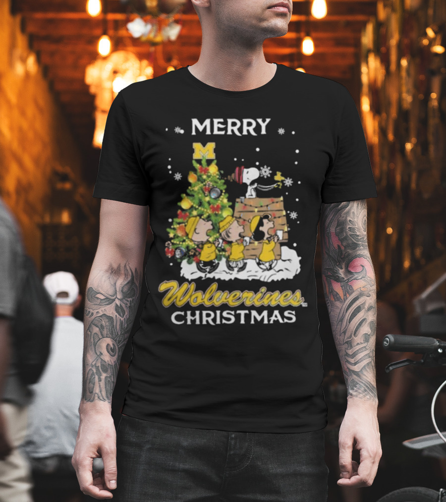 Merry Michigan Wolverines Snoopy And Friends Christmas T-Shirt